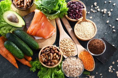 İnsülin ve kan şekeri seviyelerinin dengelenmesi için gıda ürünleri öneriliyor. Diyabet diyeti