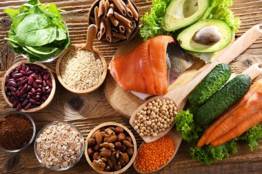 İnsülin ve kan şekeri seviyelerinin dengelenmesi için gıda ürünleri öneriliyor. Diyabet diyeti