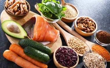 İnsülin ve kan şekeri seviyelerinin dengelenmesi için gıda ürünleri öneriliyor. Diyabet diyeti