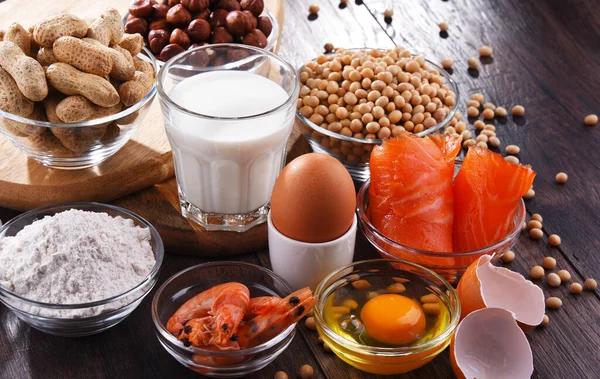 Yumurta, süt, soya, fıstık, fındık, balık, deniz ürünleri ve buğday unu gibi ortak gıda alerjisi olan bileşim