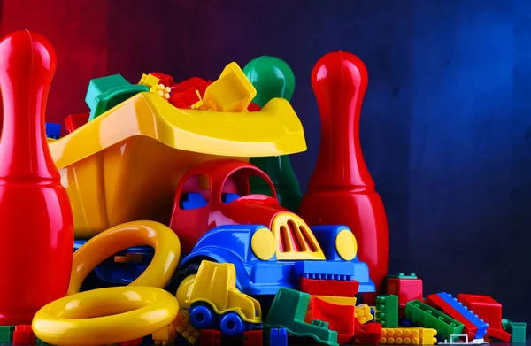 Composição Com Brinquedos Coloridos Para Crianças Plástico — Fotografia de Stock