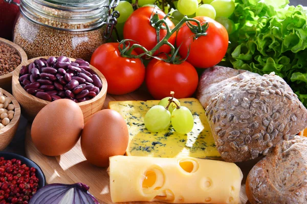 Composición Con Una Variedad Productos Alimenticios Orgánicos Sobre Mesa — Foto de Stock