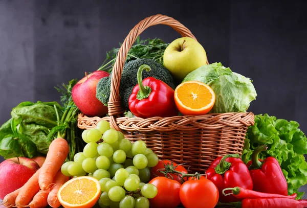 Fresh Organic Fruits Vegetables Wicker Basket — Stock Photo, Image