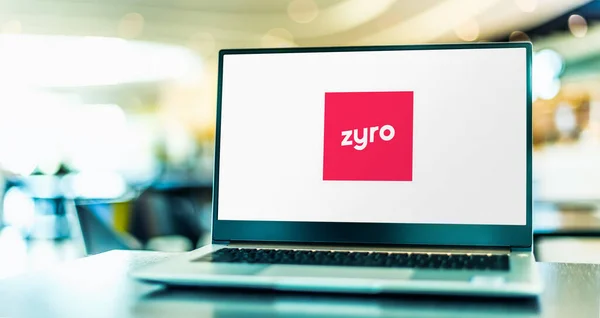 Poznan Pol Feb 2022 Комп Ютер Laptop Демонструє Логотип Zyro — стокове фото