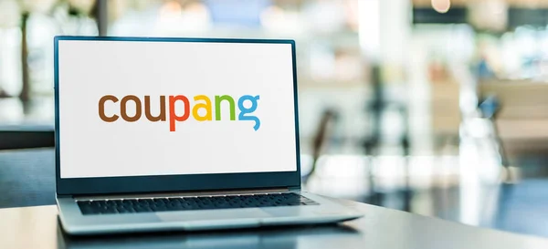 Poznan Pol Jun 2022 Laptop Computer Displaying Logo Coupang South — Foto Stock