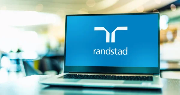 Poznan Pol Jul 2022 Laptop Computer Displaying Logo Randstad Multinational — Stock fotografie