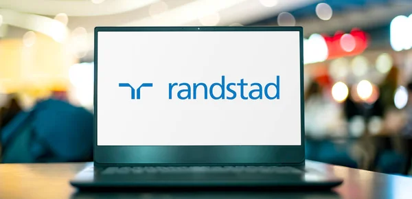 Poznan Pol Jul 2022 Laptop Computer Displaying Logo Randstad Multinational — Stock fotografie