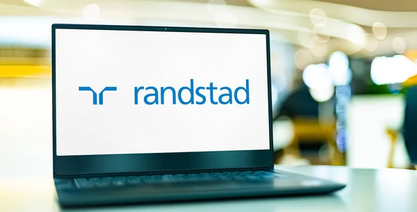 Poznan Pol Jul 2022 Laptop Computer Displaying Logo Randstad Multinational — Fotografia de Stock