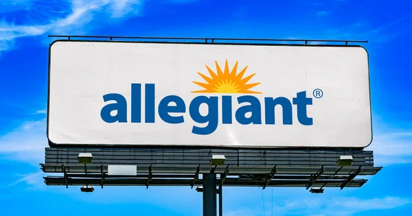 Poznan Pol Jun 2022 Advertisement Billboard Displaying Logo Allegiant Air — Stock Photo, Image