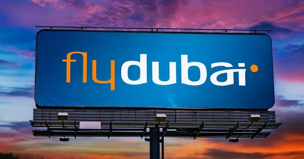 Poznan Pol Jun 2022 Advertisement Billboard Displaying Logo Flydubai Emirati — Foto Stock