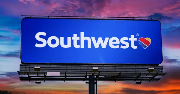 Poznan Pol Jun 2022 Advertisement Billboard Displaying Logo Southwest Airlines — Fotografia de Stock