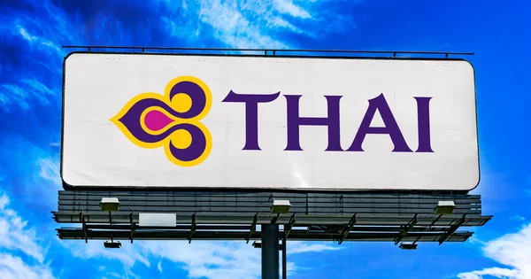Poznan Pol Jun 2022 Advertisement Billboard Displaying Logo Thai Airways — Stockfoto