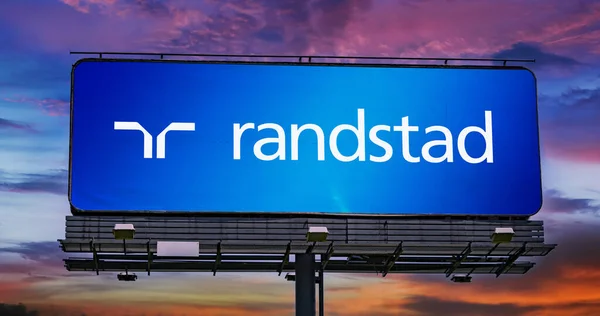 Poznan Pol Jul 2022 Advertisement Billboard Displaying Logo Randstad Multinational — Foto de Stock
