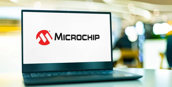 Poznan Pol Aug 2022 Laptop Computer Displaying Logo Microchip Technology — Foto Stock
