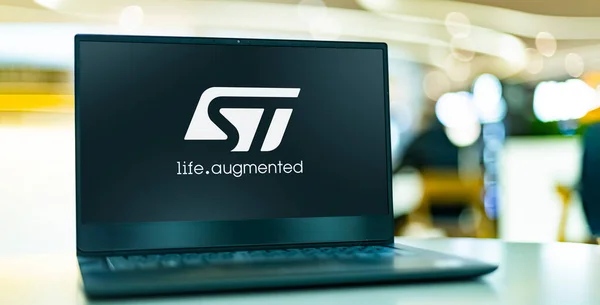 Poznan Pol Aug 2022 Laptop Computer Displaying Logo Stmicroelectronics Electronics — Photo