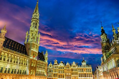BRÜKSEL, BELGIUM - 19 AUG 2022: Brüksel, Belçika 'daki Grand Place veya Grote Markt mimarisi