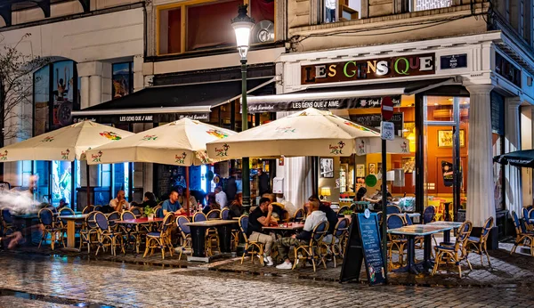 ブリュッセル ベルギー 2022年8月19日 夜のベルギー ブリュッセルの旧市街のレストラン — ストック写真