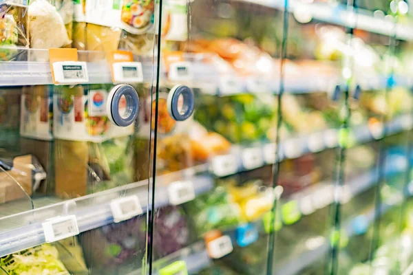 Продукты Питания Отображаются Коммерческом Холодильнике — стоковое фото