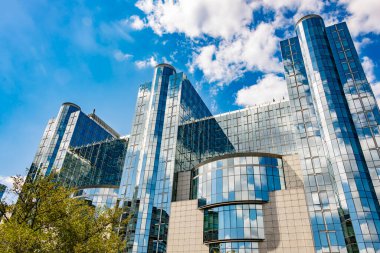 BRÜKSEL, BELGIUM - 20 AUG 2022: Espace Leopold, Brüksel, Belçika 'daki Avrupa Parlamentosu binaları