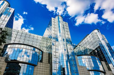 BRÜKSEL, BELGIUM - 20 AUG 2022: Espace Leopold, Brüksel, Belçika 'daki Avrupa Parlamentosu binaları