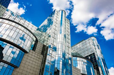 BRÜKSEL, BELGIUM - 20 AUG 2022: Espace Leopold, Brüksel, Belçika 'daki Avrupa Parlamentosu binaları