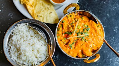 Hint restoranında servis edilen körili tavuk..