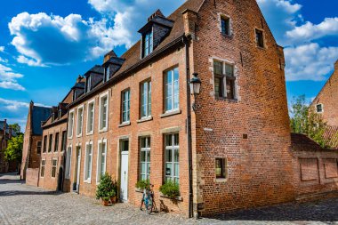 Belçika 'nın Flaman Bölgesindeki Büyük Leuven Beguinage' ın Tarihi Mimarisi