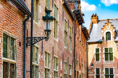 Belçika 'nın Flaman Bölgesindeki Büyük Leuven Beguinage' ın Tarihi Mimarisi