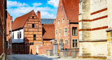 Belçika 'nın Flaman Bölgesindeki Büyük Leuven Beguinage' ın Tarihi Mimarisi