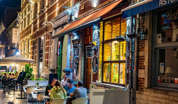 2022年8月25日ベルギー ルーヴェン 英語版 旧市街 ベルギー フランダース地方 夜のレストラン — ストック写真