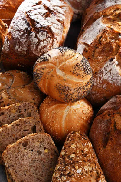 Berbagai Macam Produk Roti Termasuk Roti Dan Roti Gulung — Stok Foto