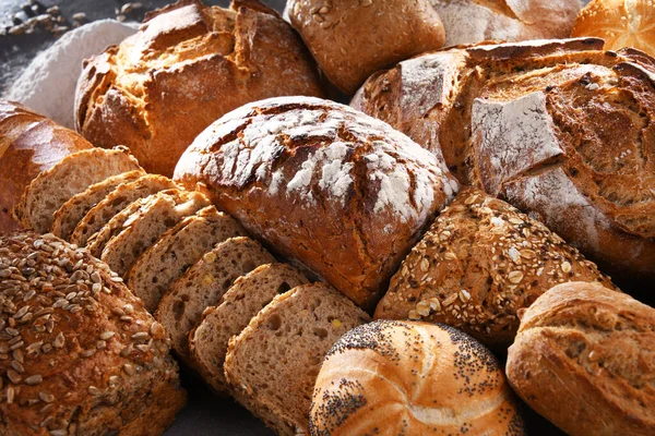 Diverse Bakkerijproducten Met Inbegrip Van Brood Broodjes — Stockfoto