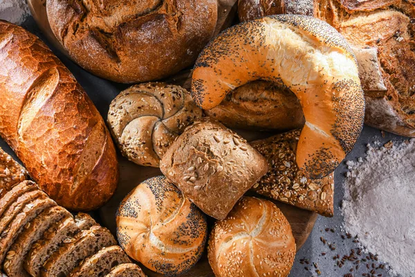 Diverse Bakkerijproducten Met Inbegrip Van Brood Broodjes — Stockfoto