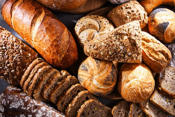 Diverse Bakkerijproducten Met Inbegrip Van Brood Broodjes — Stockfoto