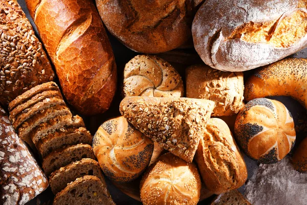 Асорті Хлібобулочних Виробів Включаючи Хліб Рулети — стокове фото