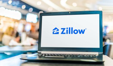 POZNAN, POL - SEP 23, 2020: Amerikan çevrimiçi emlak veritabanı şirketi Zillow 'un logosunu gösteren dizüstü bilgisayar