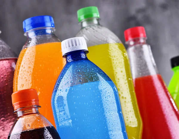 Botellas Plástico Surtidos Refrescos Carbonatados Variedad Colores — Foto de Stock