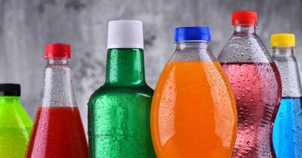 Plastic Bottles Assorted Carbonated Soft Drinks Variety Colors — Stock Photo, Image