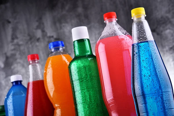 Botellas Plástico Surtidos Refrescos Carbonatados Variedad Colores — Foto de Stock