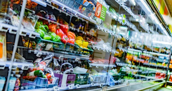 Brussel België Aug 2022 Levensmiddelen Een Commerciële Koelkast Supermarkt — Stockfoto