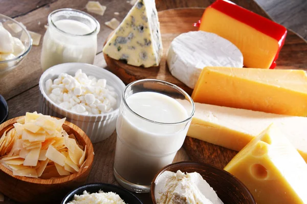 Una Variedad Productos Lácteos Incluyendo Queso Leche Yogur — Foto de Stock