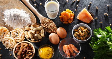Yumurta, süt, soya, fındık, balık, deniz ürünleri, buğday unu, hardal, kurutulmuş kayısı ve kereviz de dahil olmak üzere genel gıda alerjisi olan bileşim.