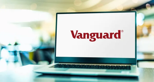 Poznan Pol Jul 2021 Notebook Logem Vanguard Group Inc Amerického — Stock fotografie