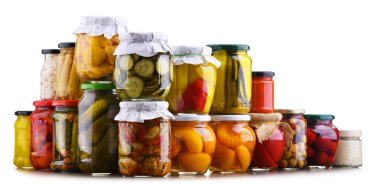 Çeşitli sebze ve meyvelerle marine edilmiş kavanozlar. Yiyecek sakladım.