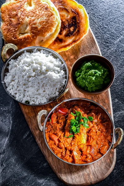 Butterhuhn Mit Reis Und Naan Fladenbrot Serviert Original Indischen Karahi — Stockfoto