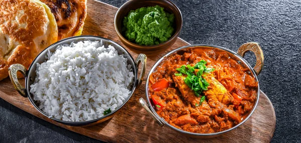 Butter Chicken Rice Naan Flatbread Served Original Indian Karahi Pots — Stock Photo, Image