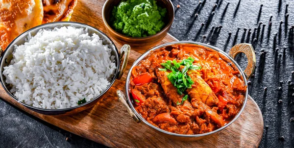 Butter Chicken Rice Naan Flatbread Served Original Indian Karahi Pots — Stock Photo, Image