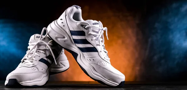 Познан Пол Окт 2022 Пара Спортивной Обуви Adidas Бренда Крупнейшего — стоковое фото