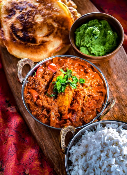 Butterhuhn Mit Reis Und Naan Fladenbrot Serviert Original Indischen Karahi Stockbild