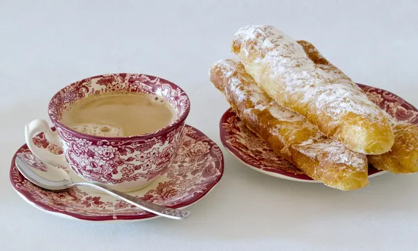 Kaffee mit Milch, mit Furzen — Stockfoto